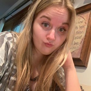 Meet your Posher, Caitlyn